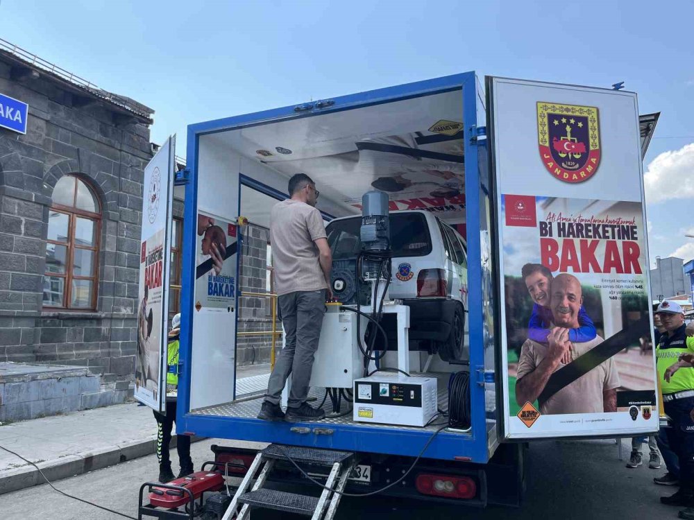 Akyaka'da Emniyet Kemeri Eğitimi.. Simülasyon Aracıyla Uygulamalı Deneyim!