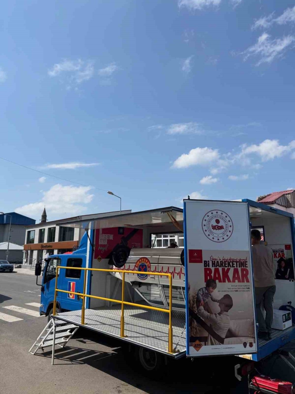 Akyaka'da Emniyet Kemeri Eğitimi.. Simülasyon Aracıyla Uygulamalı Deneyim!