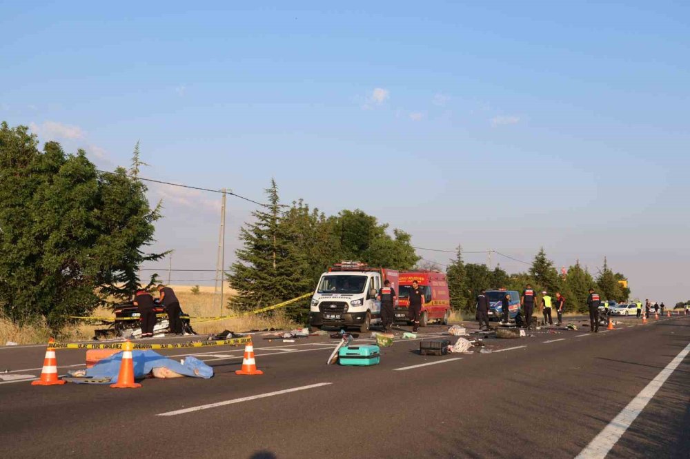 Kaza Sonrası Ortalık Savaş Alanına Döndü: Aynı Aileden 3 Ölü 1 Yaralı