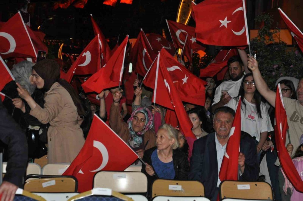 Karslılar 15 Temmuz’da Tek Yürek Oldu: Binlerce Vatandaş Meydanları Doldurdu, Birlik Ve Beraberlik Mesajı Verildi