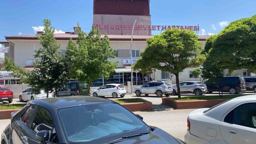 Muradiye’de İki Ailenin Kavgası Büyüdü.. Silah ve Sopaların Kullanıldığı Olayda 15 Yaralı!
