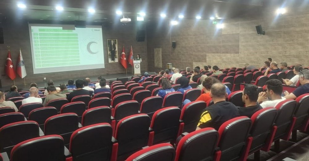 Yeşilay'dan Kars Emniyet Müdürlüğü Personeline Eğitim.. Kumar Bağımlılığına Dikkat Çekildi!