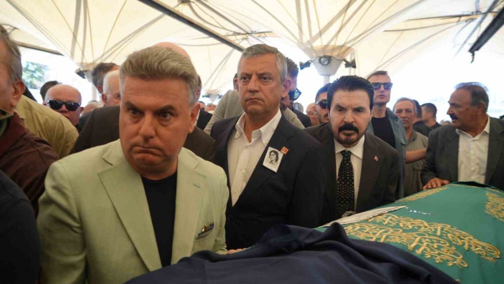 Olcay Baykal Son Yolculuğuna Uğurlandı.. Deniz Baykal’ın Yanına Defnedildi!