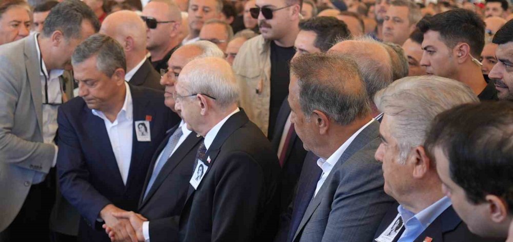 Olcay Baykal Son Yolculuğuna Uğurlandı.. Deniz Baykal’ın Yanına Defnedildi!