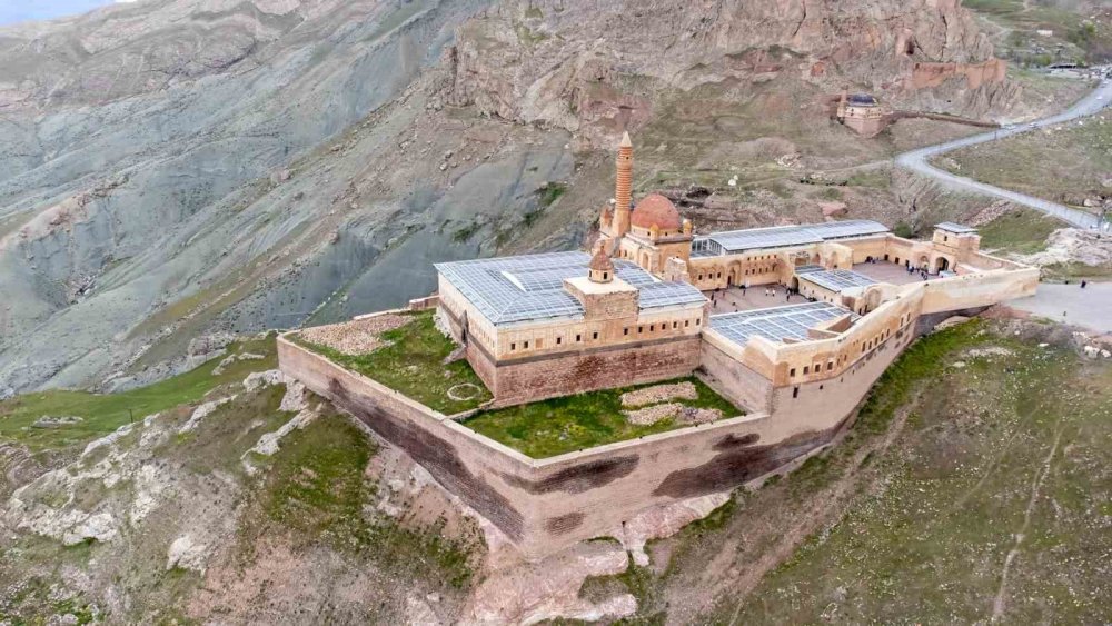 Ağrı Dağı, İshak Paşa Sarayı ve Diyadin Kaplıcaları.. Kentin Turizm Potansiyeli Güçleniyor!