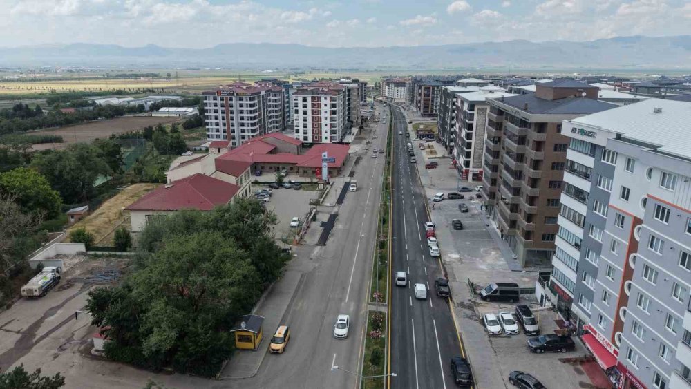Erzurum'da Mikro Kaplama Asfalt Uygulaması.. Belediye Türkiye'de İlk Olduğunu Açıkladı!