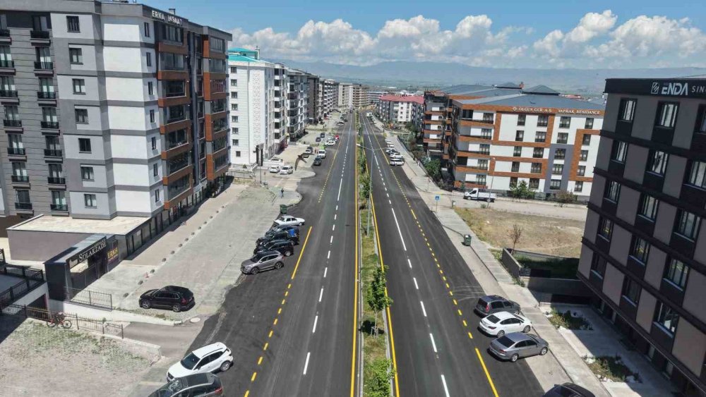 Erzurum'da Mikro Kaplama Asfalt Uygulaması.. Belediye Türkiye'de İlk Olduğunu Açıkladı!