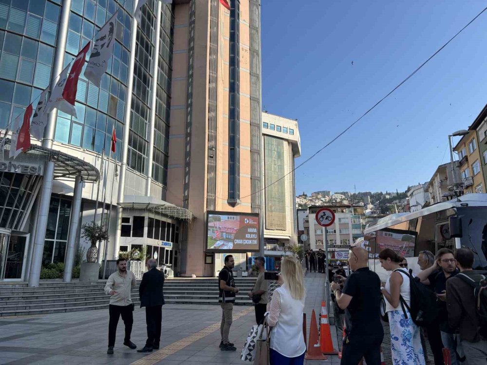 İzmit Belediyesi'ne Operasyon.. Başkan Fatma Kaplan Hürriyet ve Eşi Gözaltına Alındı!