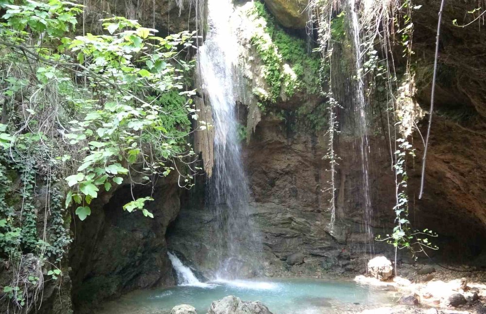 Mersin'de Ormana Gizlenen Şelale, Bu Sene Coşkulu Akıyor