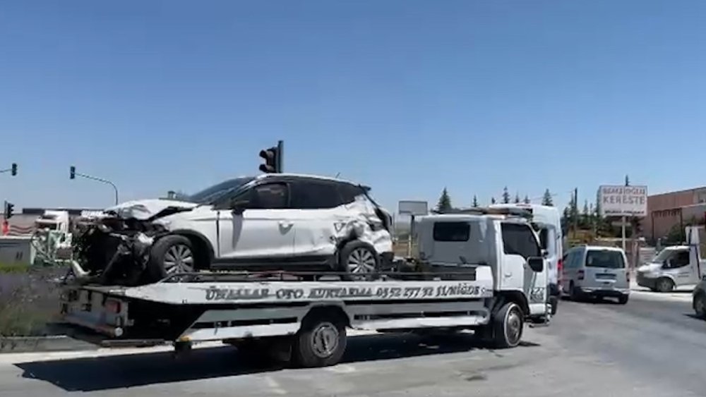 Niğde’de Ambulans İle Otomobil Çarpıştı: 3’ü Sağlık Çalışanı 5 Yaralı