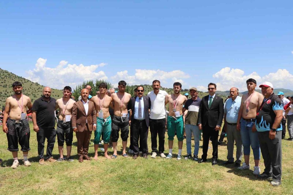Şenkaya Bal Festivali Sona Erdi.. Organizasyona Yaklaşık 20 Bin Kişinin Katıldığı Açıklandı!