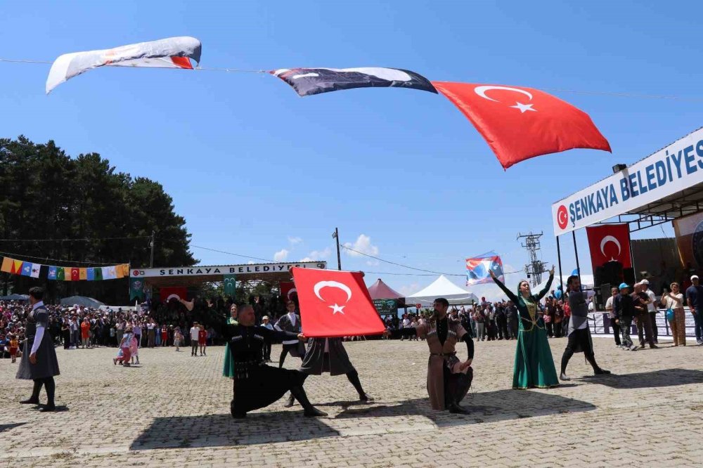 Şenkaya Bal Festivali Sona Erdi.. Organizasyona Yaklaşık 20 Bin Kişinin Katıldığı Açıklandı!