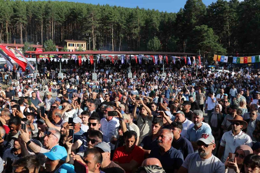 Şenkaya Bal Festivali Sona Erdi.. Organizasyona Yaklaşık 20 Bin Kişinin Katıldığı Açıklandı!