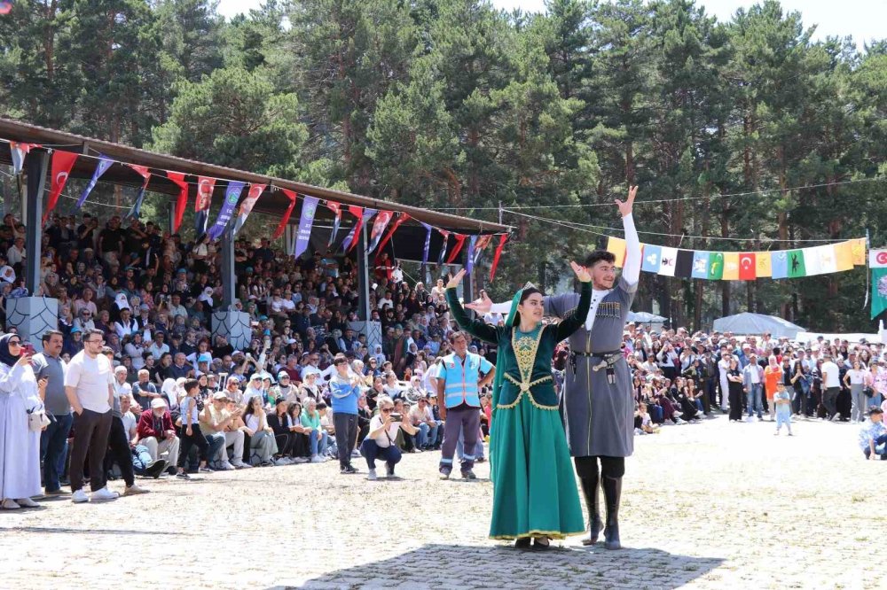 Şenkaya Bal Festivali Sona Erdi.. Organizasyona Yaklaşık 20 Bin Kişinin Katıldığı Açıklandı!