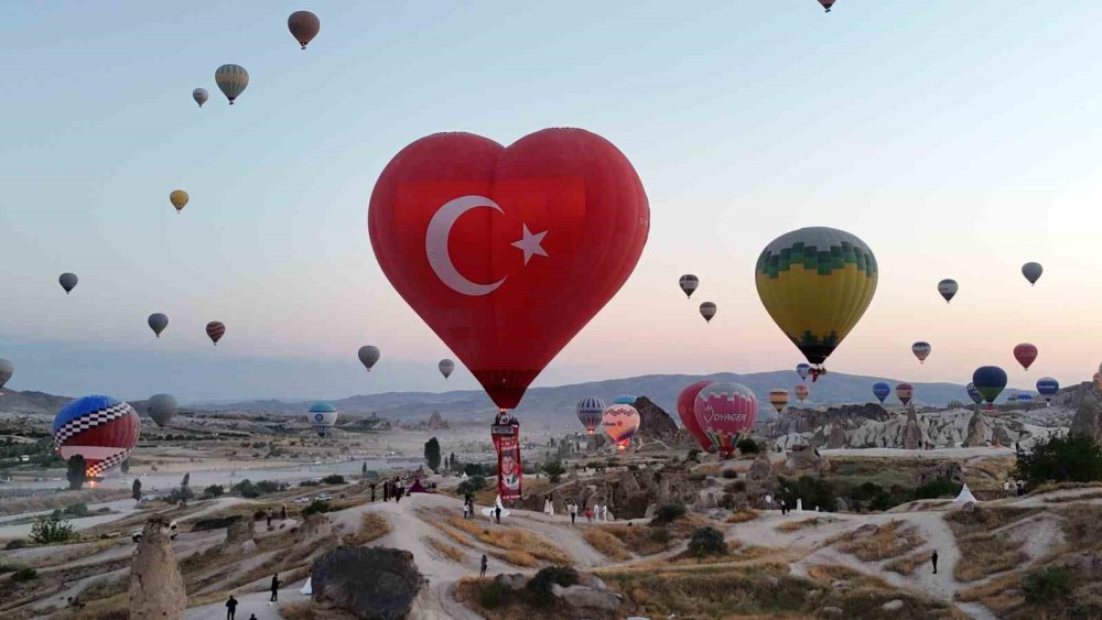Kapadokya’da Balon Turizmi Zirvede.. 6 Ayda 306 Bin Turist Gökyüzüyle Buluştu!