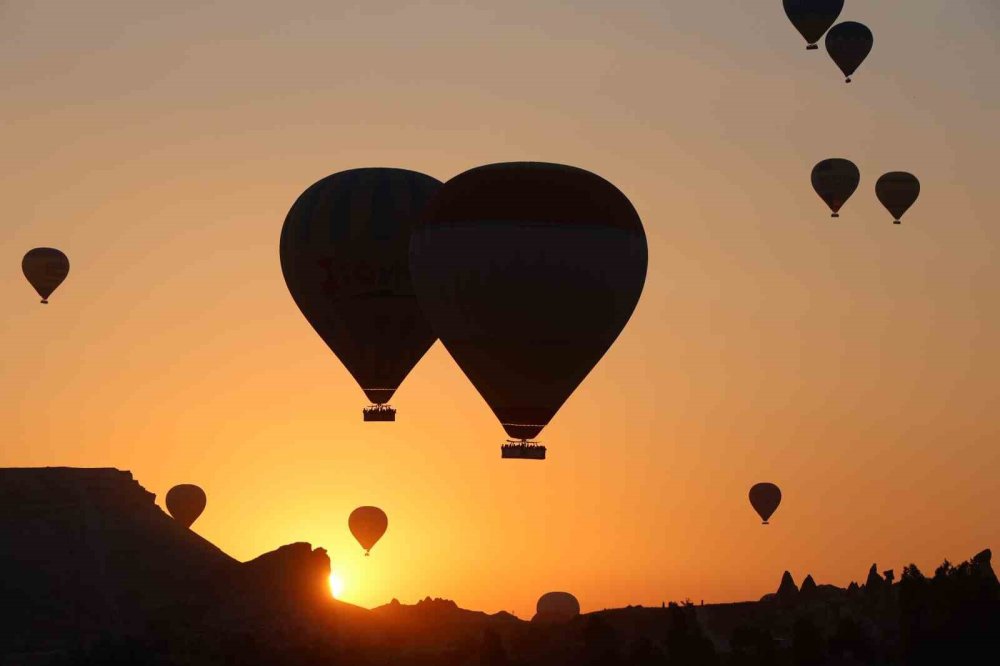 Kapadokya’da Balon Turizmi Zirvede.. 6 Ayda 306 Bin Turist Gökyüzüyle Buluştu!