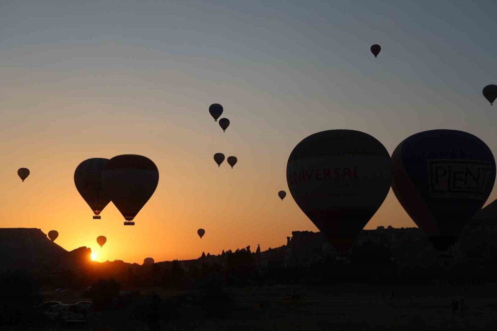Kapadokya’da Balon Turizmi Zirvede.. 6 Ayda 306 Bin Turist Gökyüzüyle Buluştu!