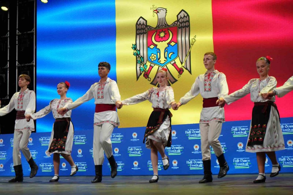 36. Uluslararası Samsun Halk Oyunları Festivali Renkli Görüntülerle Başladı