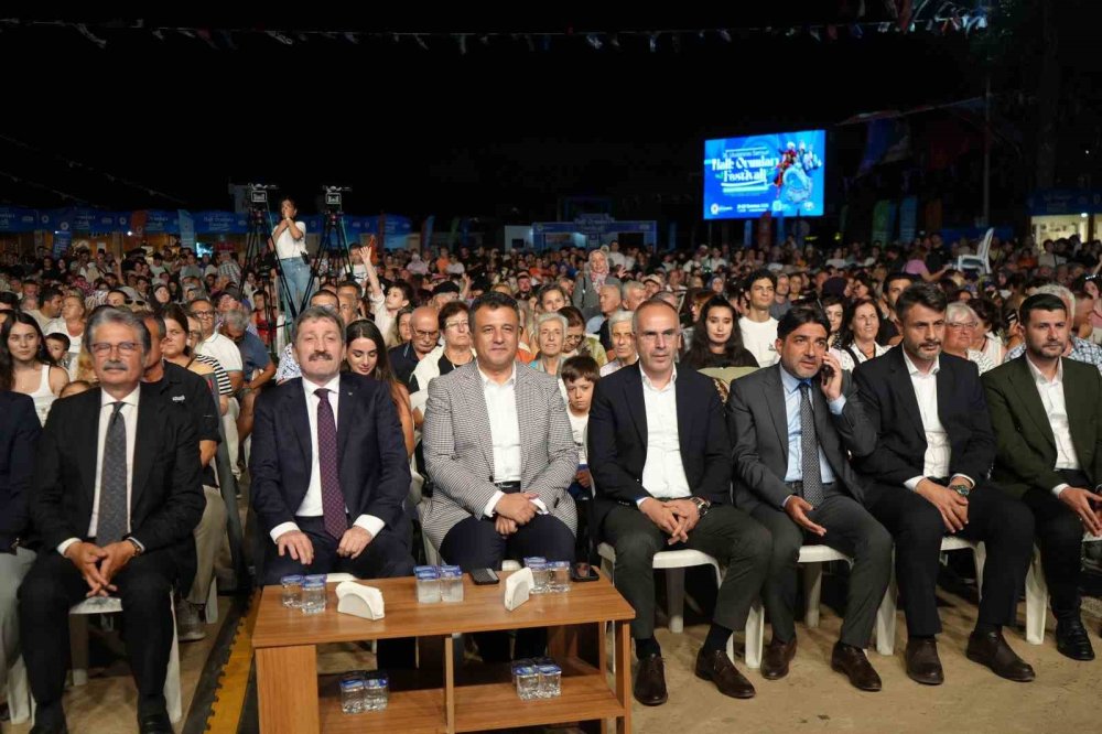 36. Uluslararası Samsun Halk Oyunları Festivali Renkli Görüntülerle Başladı