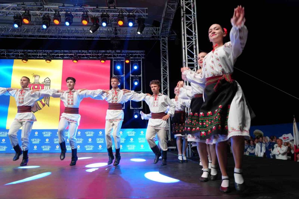 36. Uluslararası Samsun Halk Oyunları Festivali Renkli Görüntülerle Başladı
