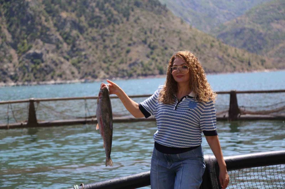 Artvin’de Yerli Somon Üretimi Sürüyor.. Üreticiler İşleme Tesisi İstiyor!