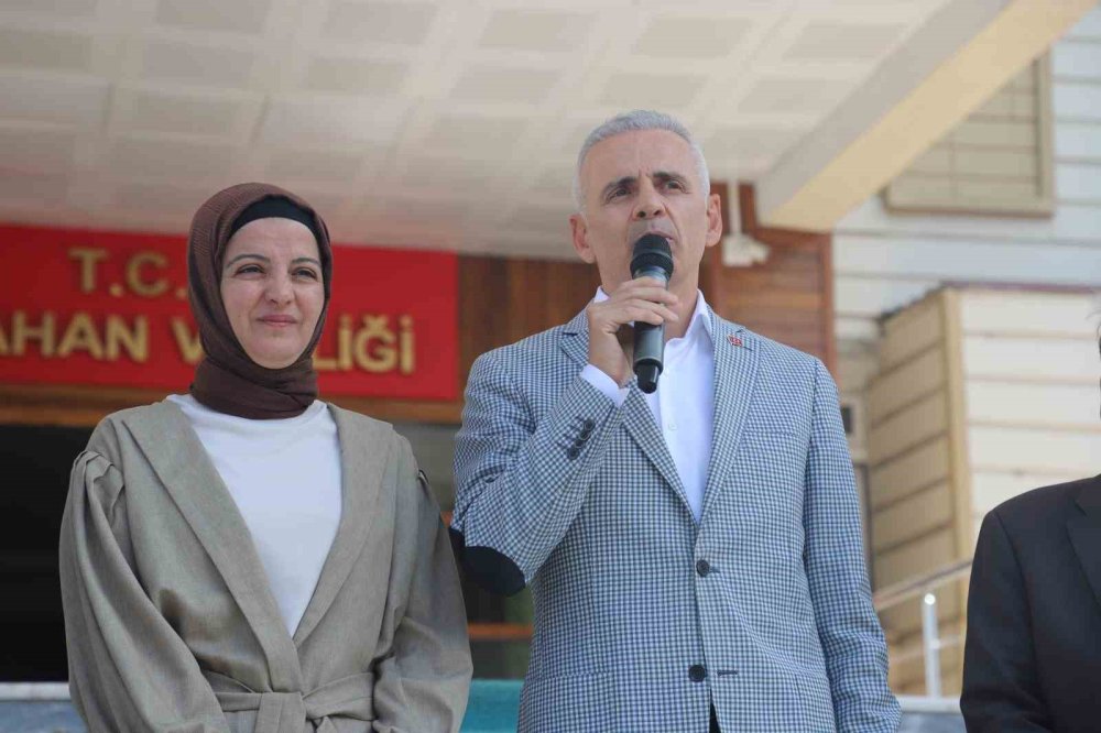 ‘Bisiklet ve Tayt Tartışmaları’yla Gündeme Gelen Vali Çiçekli.. Ardahan’dan Ayrıldı!