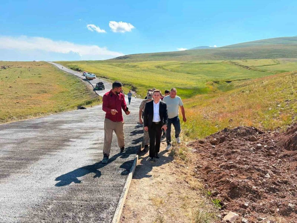 Digor Kaymakamı Abdulkadir Zengin Göreve Hızlı Başladı; İ̇lk Mesaisini Köy Yollarında Geçirdi