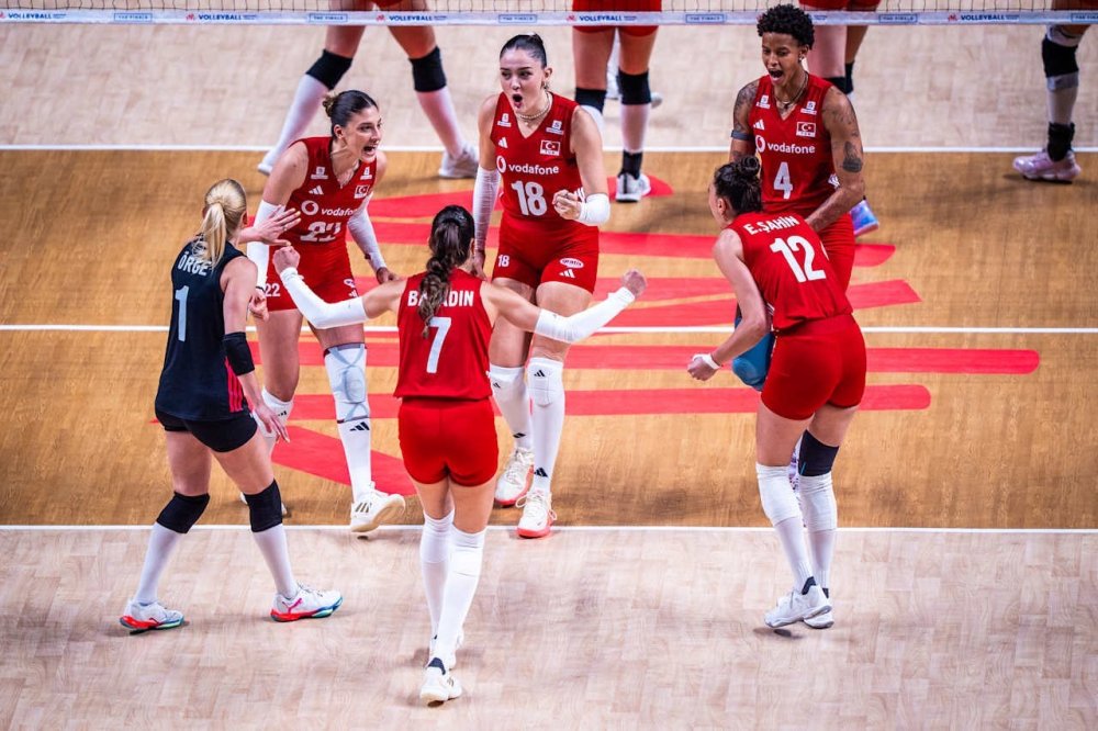 A Milli Kadın Voleybol Takımı’ndan Farklı Galibiyet.. Milletler Ligi’nde Rakip Brezilya Oldu!