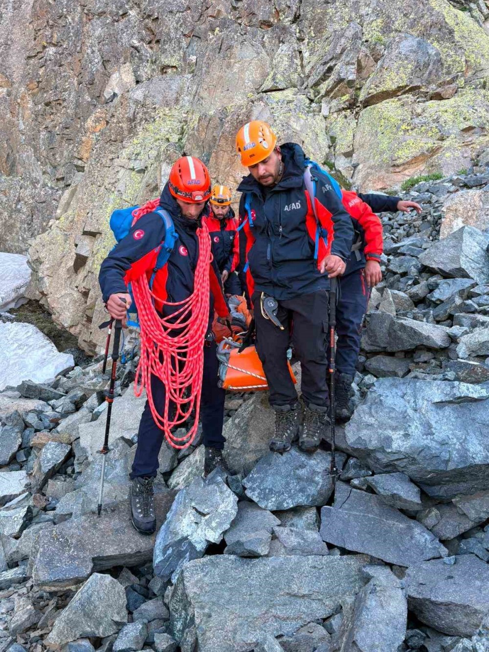 Kaçkar Dağları’nda Yaralanan Dağcı Kurtarıldı.. Tedavi İçin Erzurum’a Götürüldü!