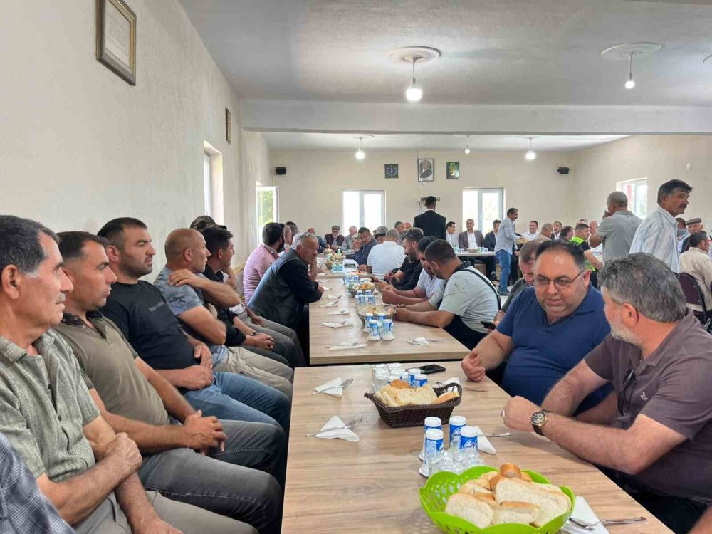 Akyaka’da Aynı Gün İki Çalışma.. Taziye Evi Hizmete Girdi, Yol İncelemesi Yapıldı!