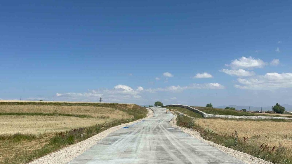 Akyaka’da Köy Yollarının Sorunu Çözülüyor