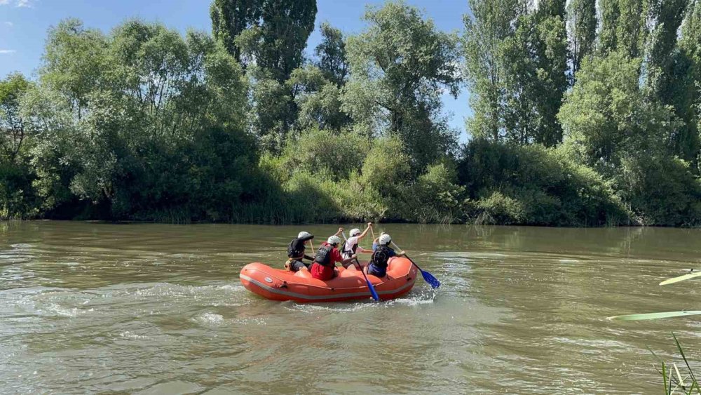 Akyaka’da Rafting Eğitimi Başladı.. Kars’ta İlk Kamp 60 Sporcuyla Düzenleniyor!