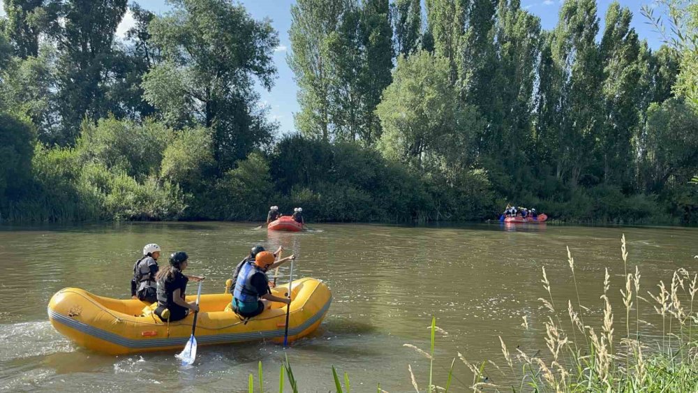 Akyaka’da Rafting Eğitimi Başladı.. Kars’ta İlk Kamp 60 Sporcuyla Düzenleniyor!