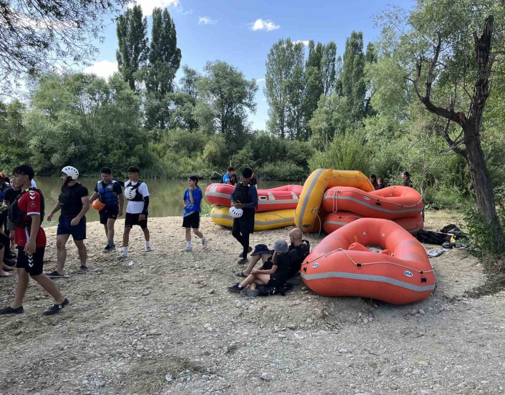 Akyaka’da Rafting Eğitimi Başladı.. Kars’ta İlk Kamp 60 Sporcuyla Düzenleniyor!
