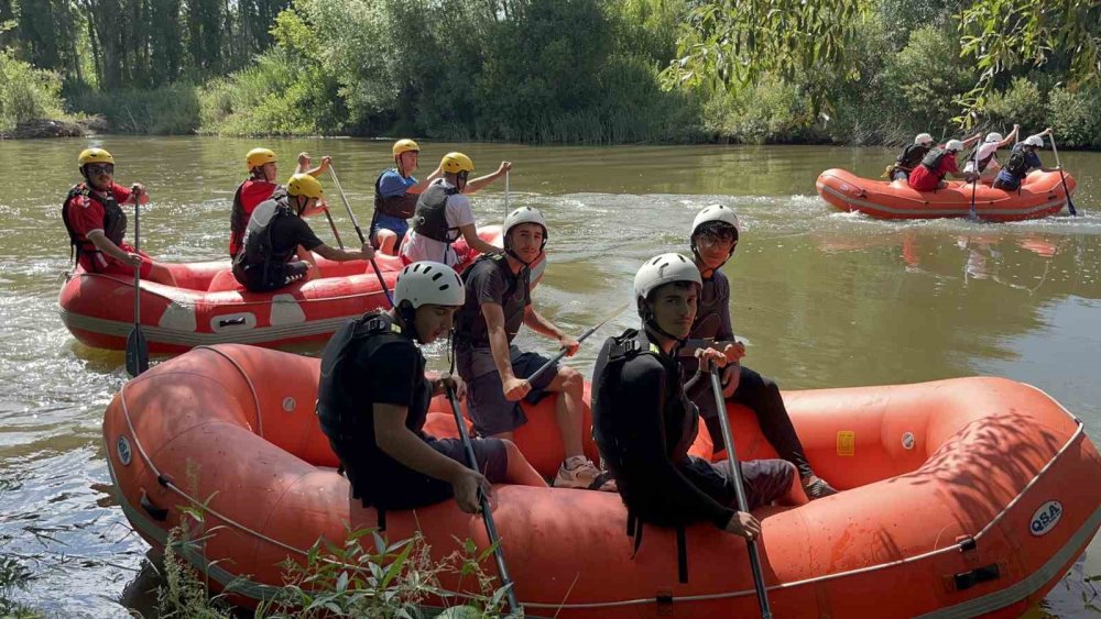 Akyaka’da Rafting Eğitimi Başladı.. Kars’ta İlk Kamp 60 Sporcuyla Düzenleniyor!