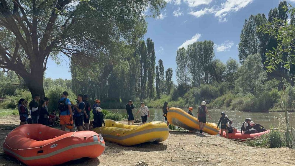 Akyaka’da Rafting Eğitimi Başladı.. Kars’ta İlk Kamp 60 Sporcuyla Düzenleniyor!