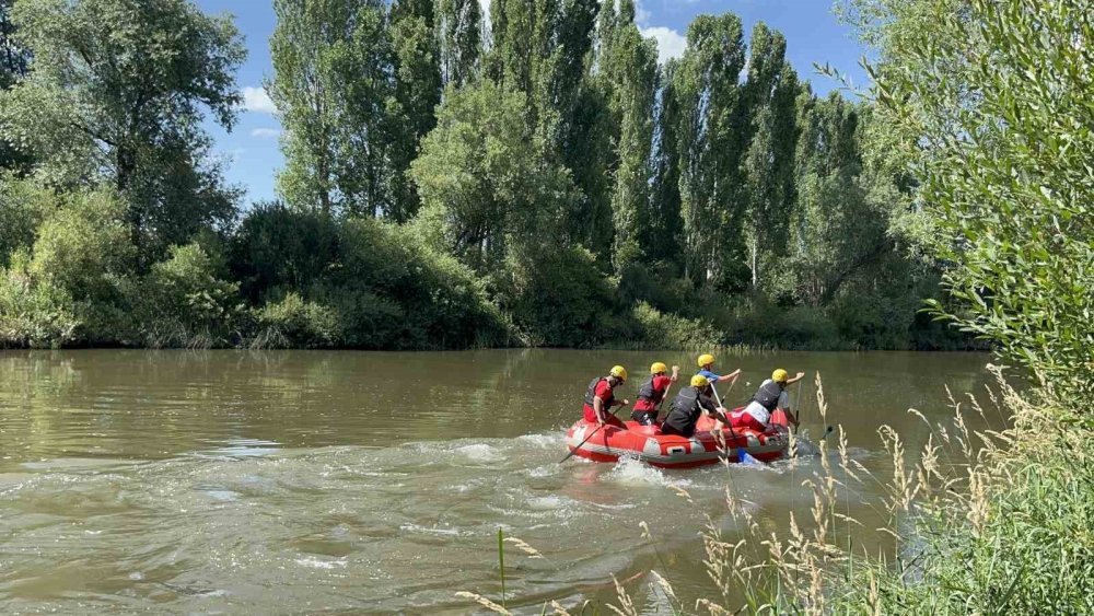 Akyaka’da Rafting Eğitimi Başladı.. Kars’ta İlk Kamp 60 Sporcuyla Düzenleniyor!