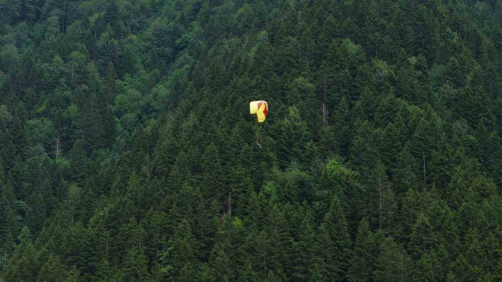 Turistler Uzungöl’ü Gökyüzünden Keşfediyor