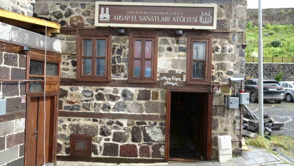 Ahşabı Sanata Dönüştüren Usta.. Erzurum’da Geleneksel Oymacılığı Yaşatıyor!