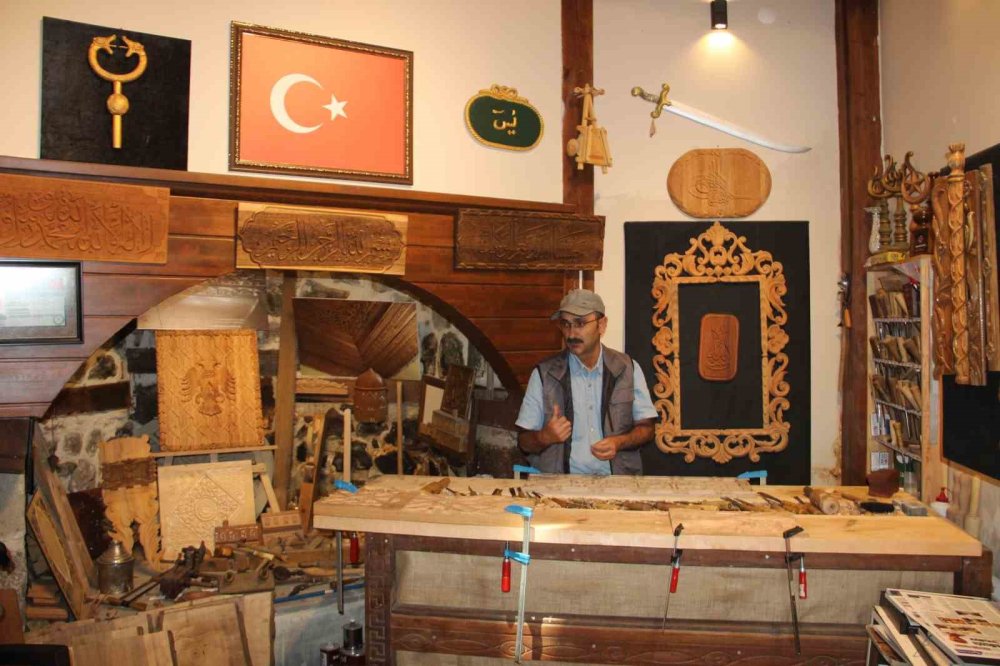 Ahşabı Sanata Dönüştüren Usta.. Erzurum’da Geleneksel Oymacılığı Yaşatıyor!