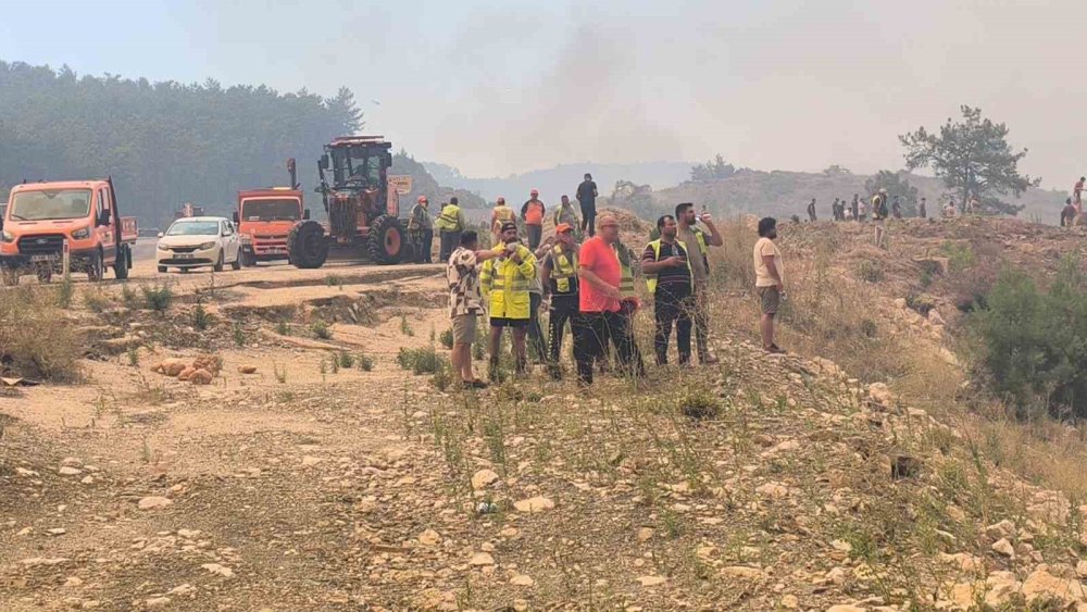 Seydikemer Yangını 8 Saattir Sürüyor