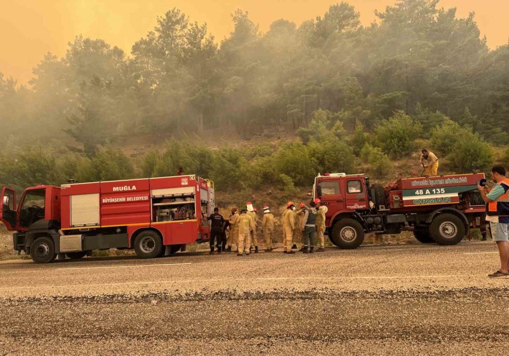 Seydikemer Yangını 8 Saattir Sürüyor