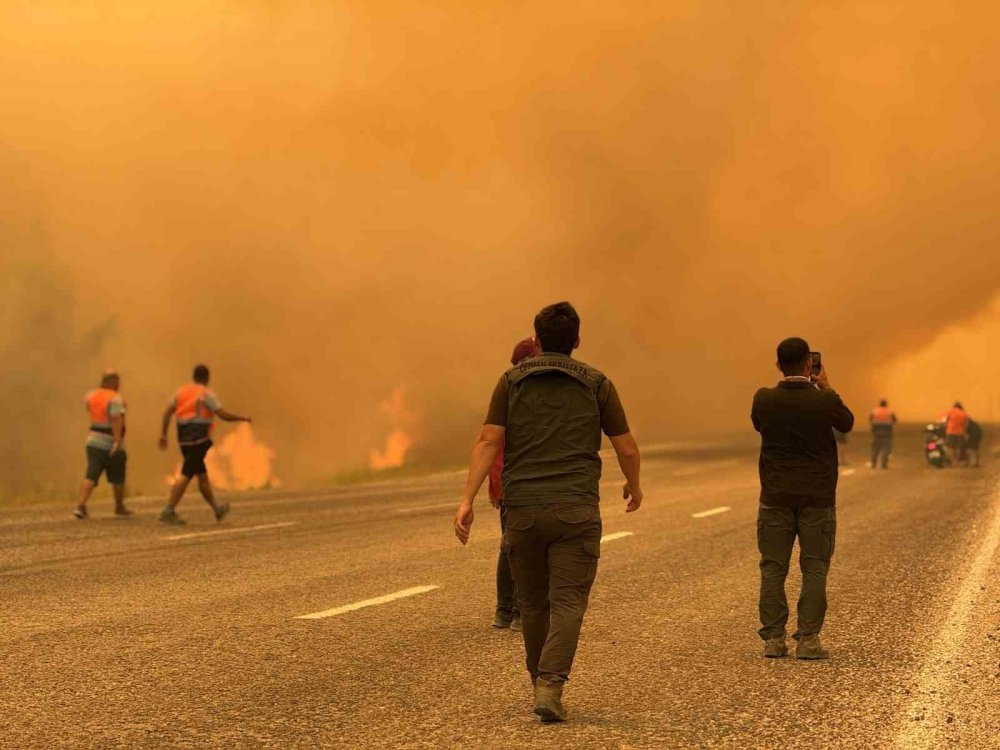 Seydikemer Yangını 8 Saattir Sürüyor
