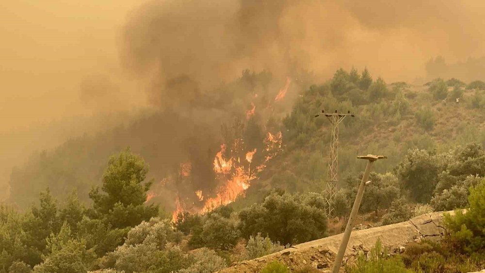 Seydikemer Yangını 8 Saattir Sürüyor