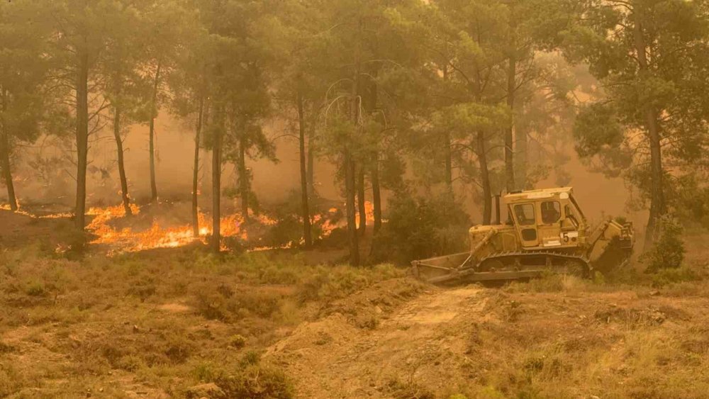 Seydikemer Yangını 8 Saattir Sürüyor