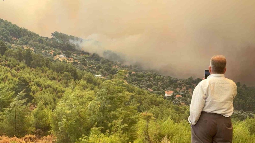 Seydikemer Yangını 8 Saattir Sürüyor