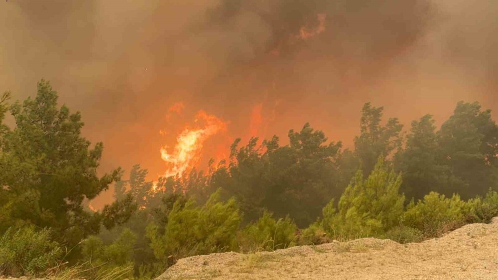 Seydikemer Yangını 8 Saattir Sürüyor