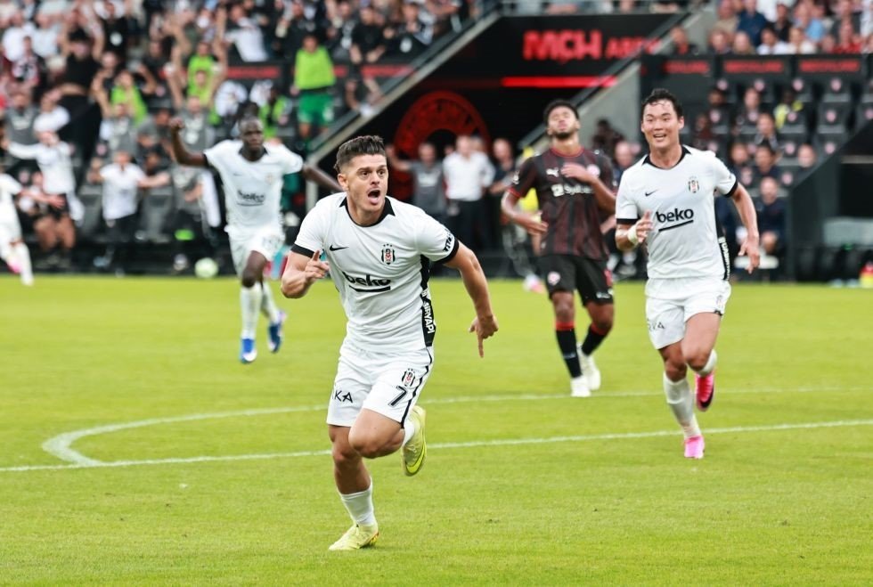 Avrupa Kupalarında Farklı Gece.. Beşiktaş Üst Tura Yükseldi, Başakşehir Elendi!