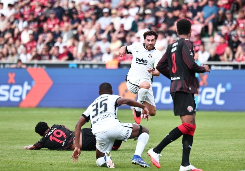Avrupa Kupalarında Farklı Gece.. Beşiktaş Üst Tura Yükseldi, Başakşehir Elendi!