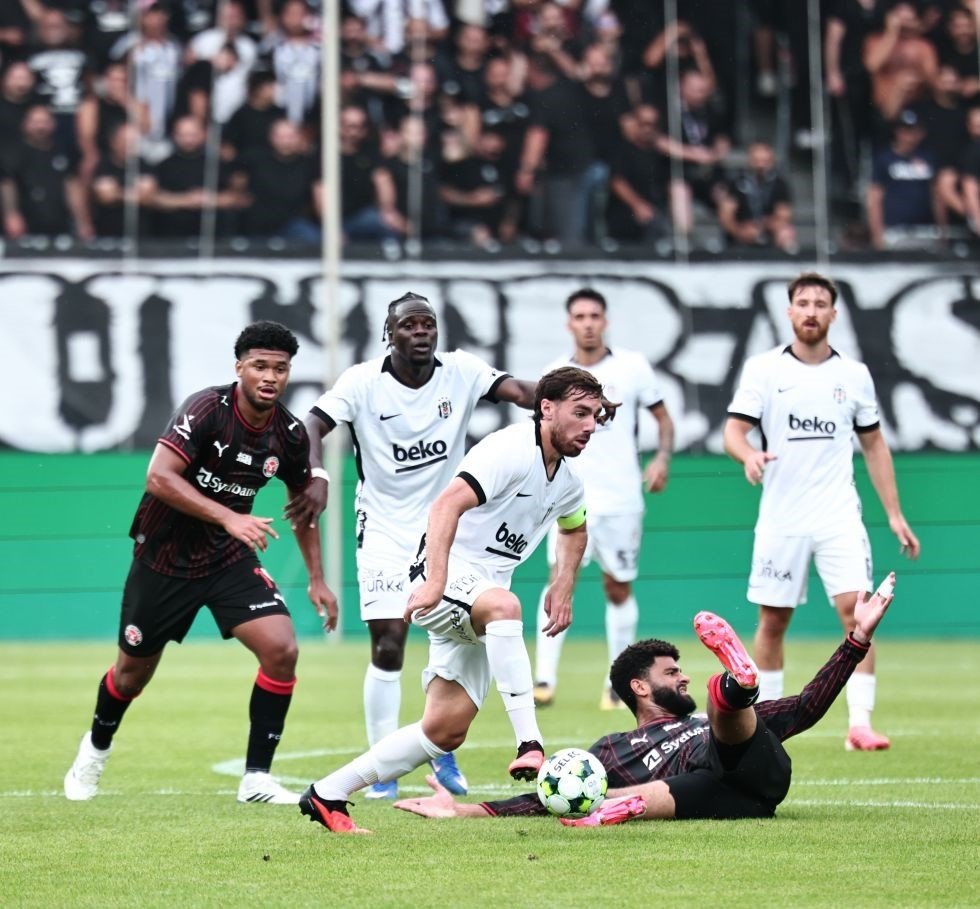Avrupa Kupalarında Farklı Gece.. Beşiktaş Üst Tura Yükseldi, Başakşehir Elendi!
